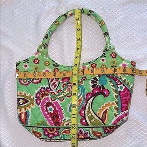 Vera Bradley Floral Green Handbag, small tote bag, perfect condition. snaps shut